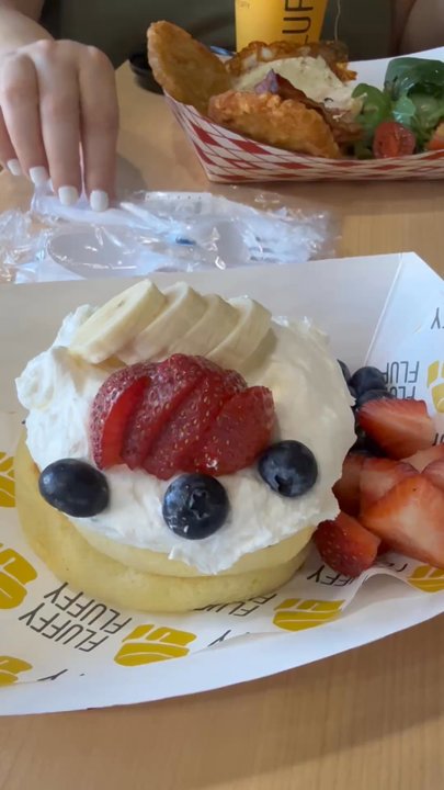 Fluffy Fluffy - Check out that wiggle - Breakfast & Brunch Near Me - Miami, Florida