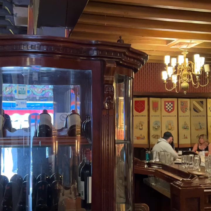 El Rey Sol - Old school feel - French Near Me - Ensenada, BCN