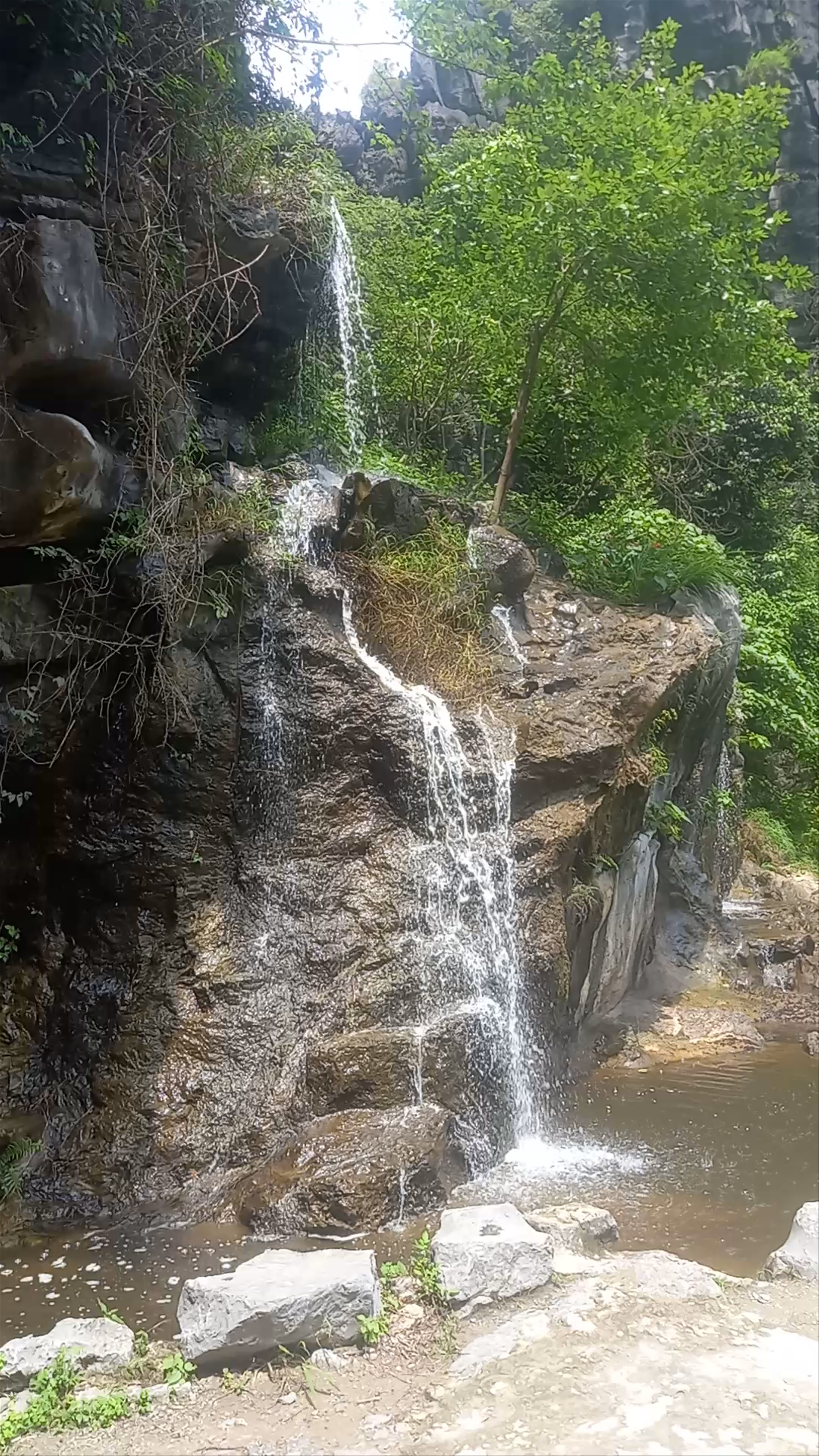 Exploring Hang Múa Natural Cave and Waterfall in Ninh Bình, Vietnam