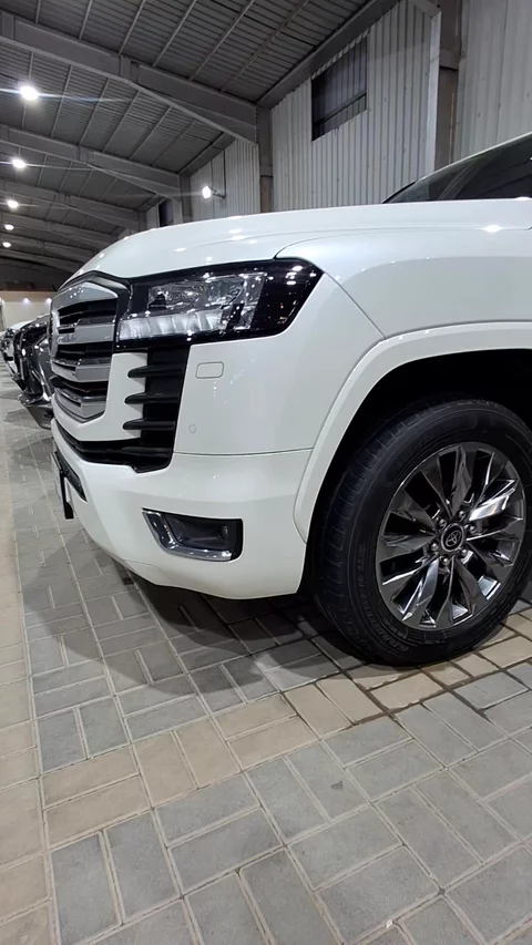 تويوتا لاندكروزر GX-R TWIN TURBO 2023