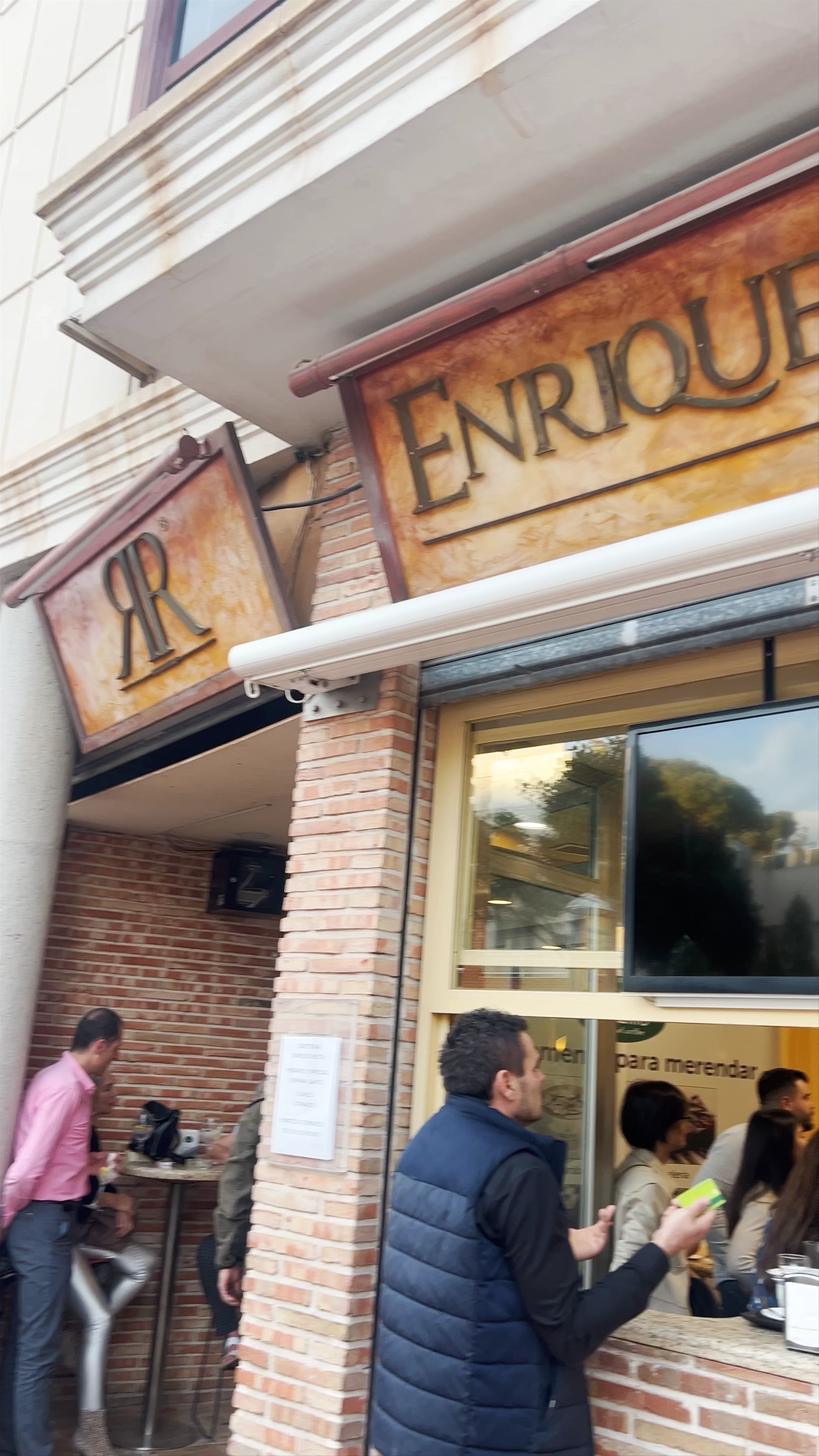 Cafetería & Heladería Sol y Frio