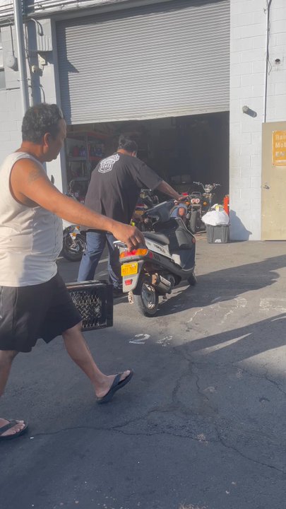 Rainbow Motor - Dropping off our moped after it died on us. - Motorcycle Dealers Near Me - Honolulu, Hawaii