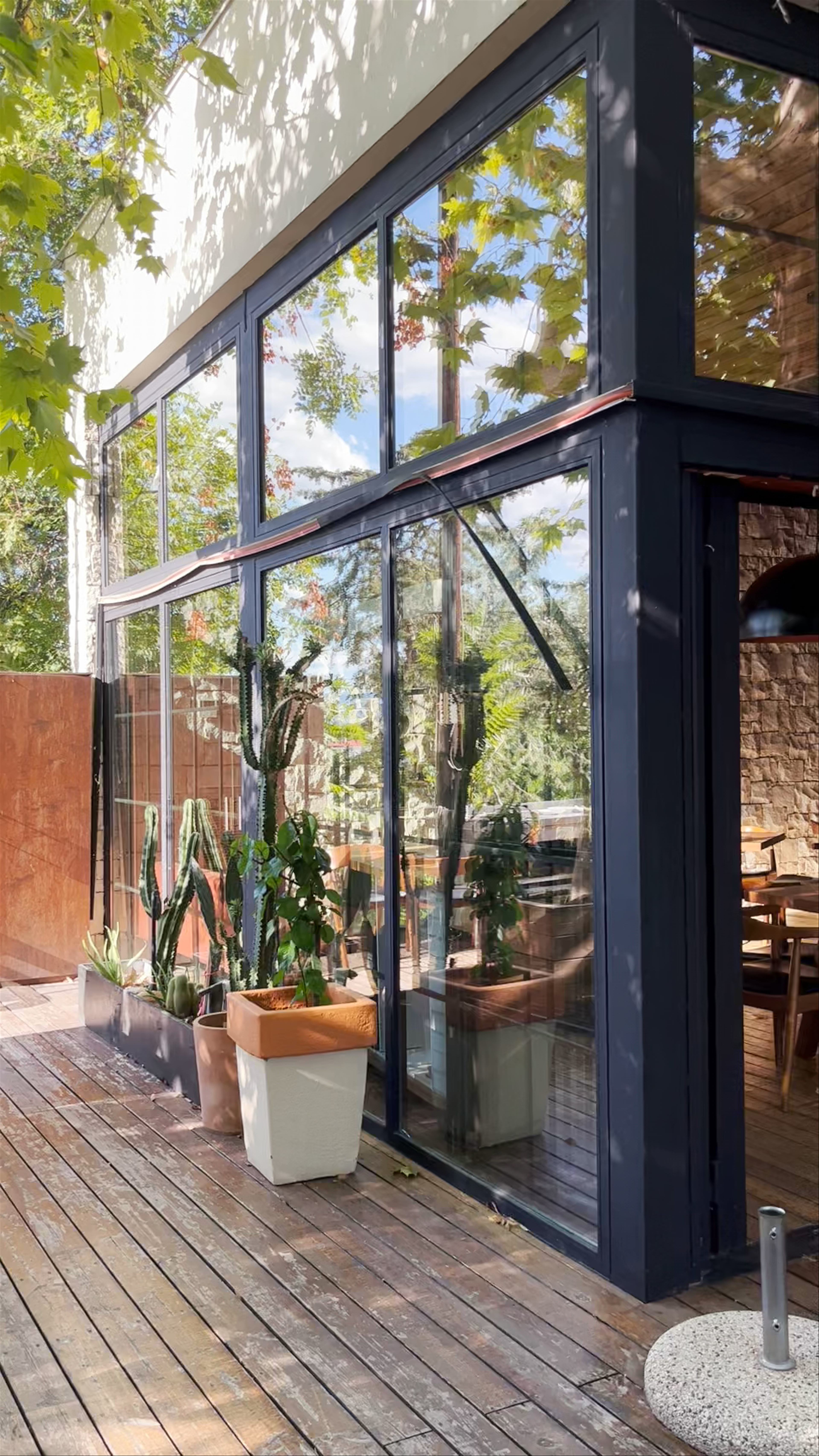 Serene Outdoor Dining at Φρούριο in Larisa, Greece