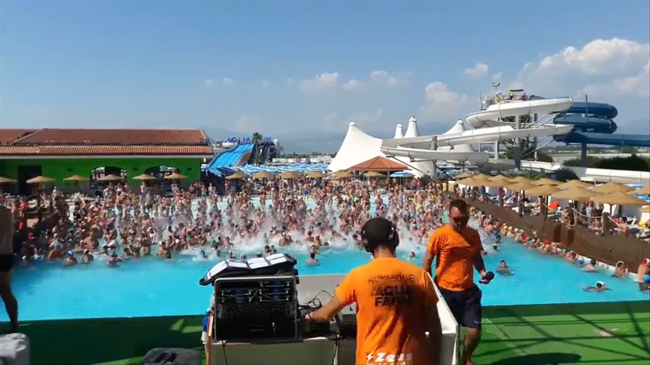DJ Crescendo @ AQUAFARM - video