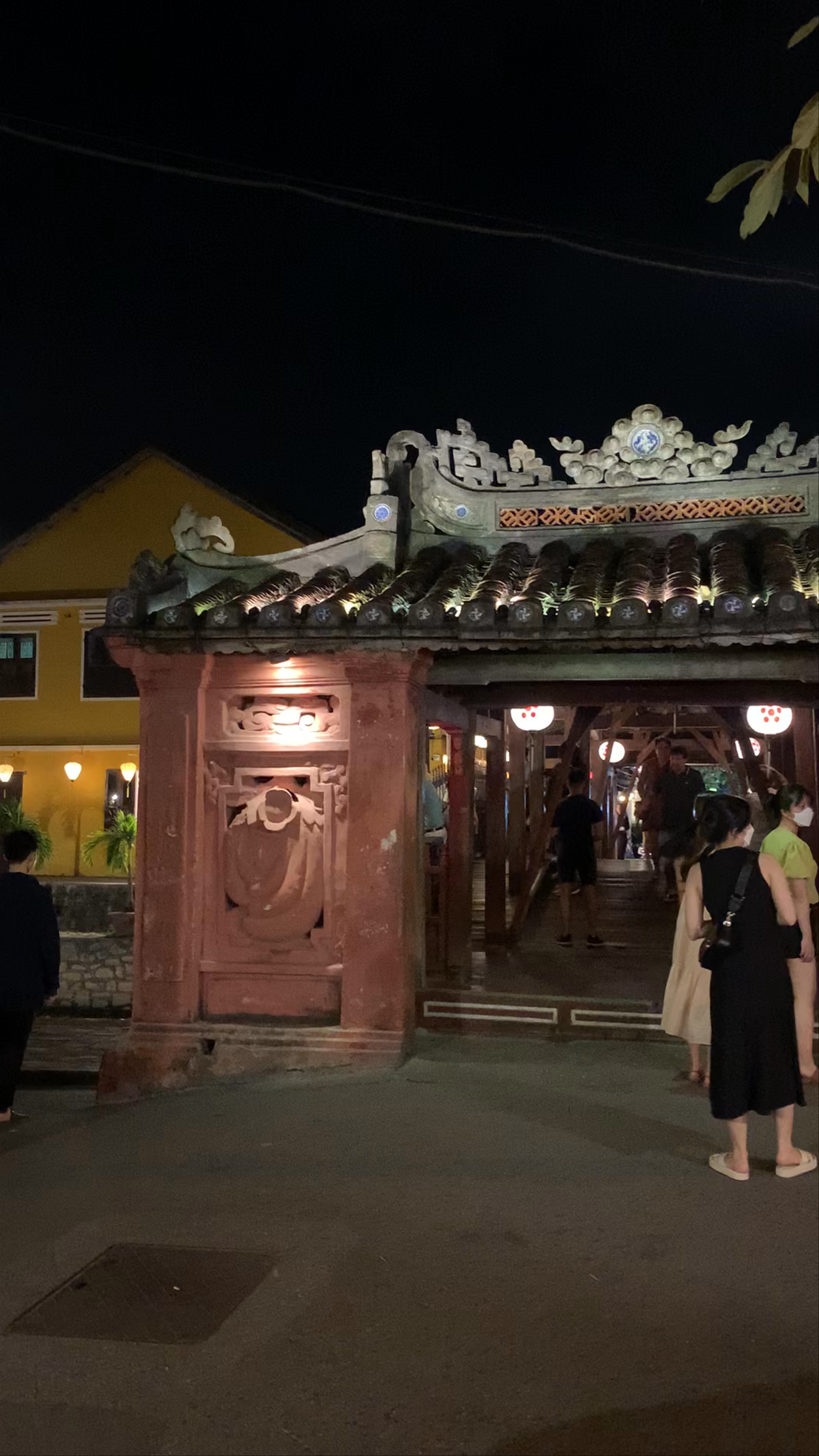 Cau Temple