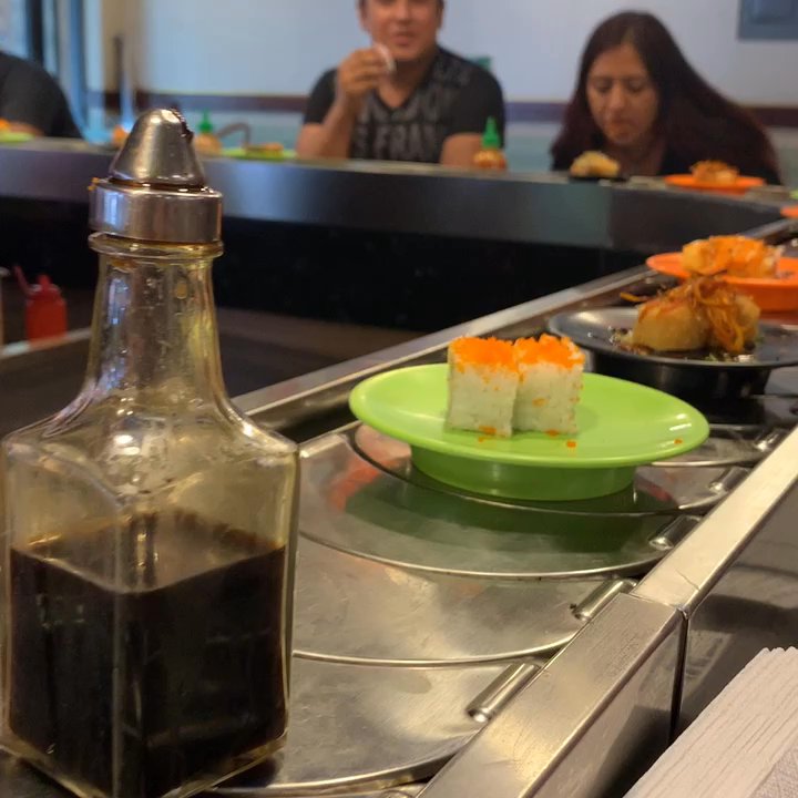 Suki Sushi - Barra de sushis muy variado para la ciudad ya que no se veía esto aquí, de esta barra tomas los platillos que gustes - Sushi Bars Near Me - Guadalajara, JAL