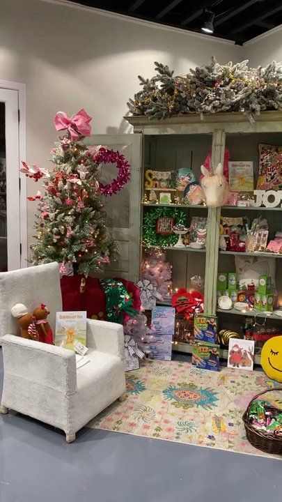 Social - Antiques Near Me - Memphis, Tennessee