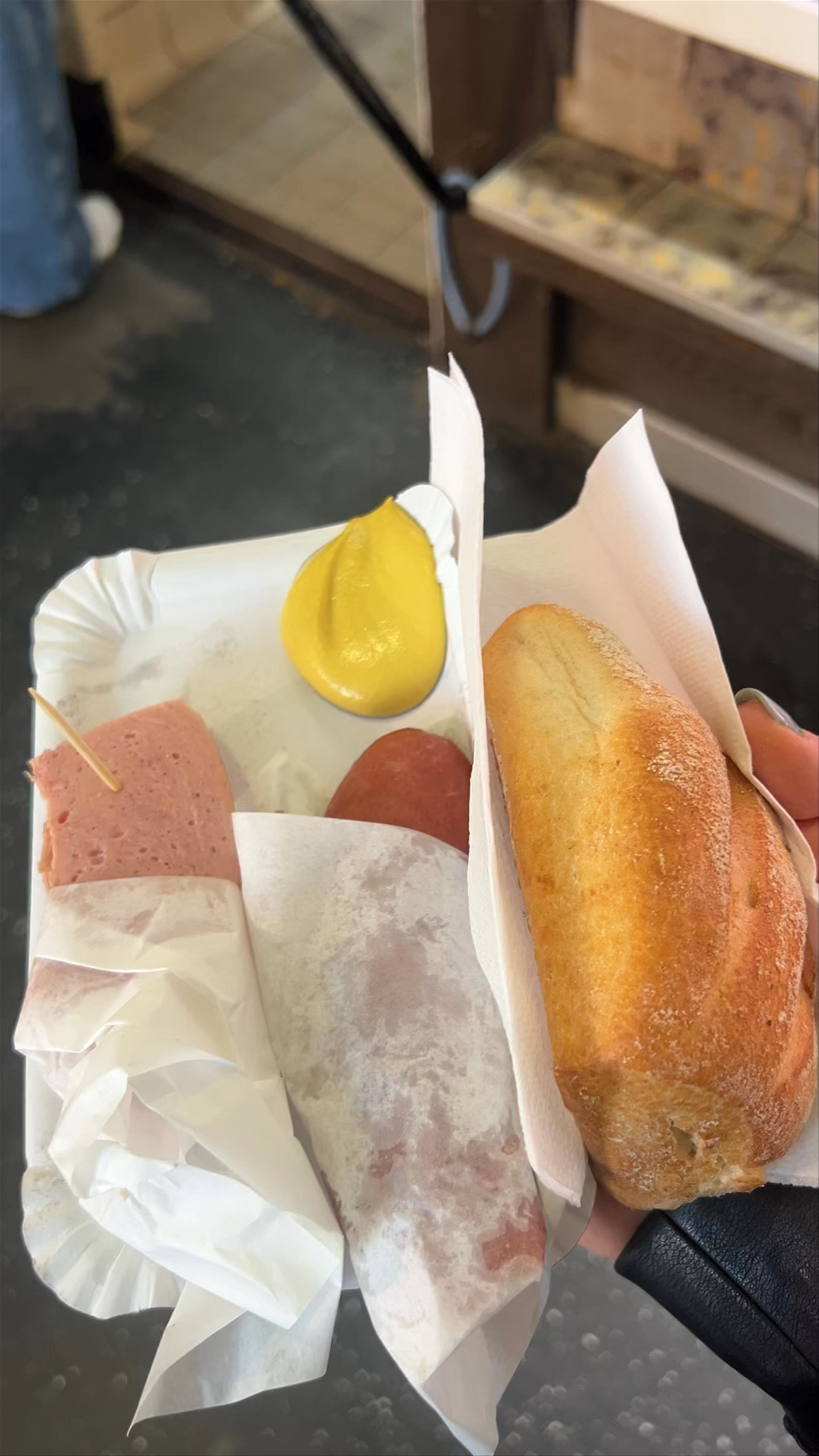 Authentic Frankfurt Street Food Experience at Ilse Schreiber Wurstimbiss
