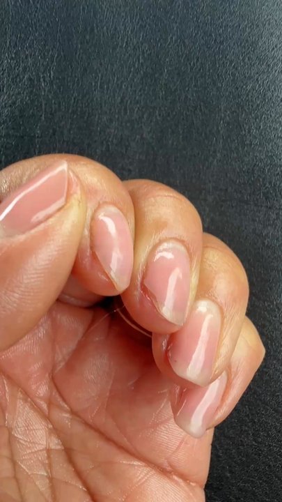 Paris Nails & Spa - The nail is so thin they are cracking. - Nail Salons Near Me - Menifee, California