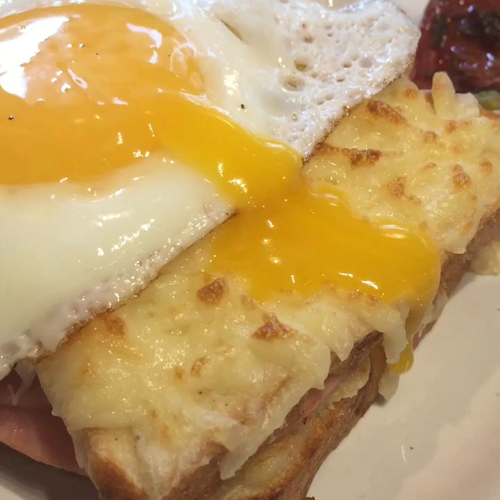Panem - Ah! The oozy yolk! - Bistros Near Me - San Pedro Garza García, NLE