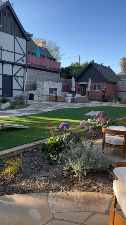 The Marlo - Courtyard of Marlo - Hotels Near Me - Solvang, California