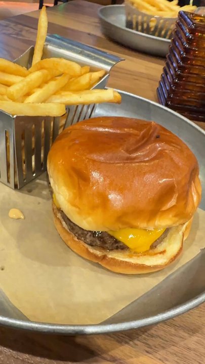 Brew Brothers - Harrah's Lake Tahoe - Happy hour smash burgers. - Brewpubs Near Me - Stateline, Nevada