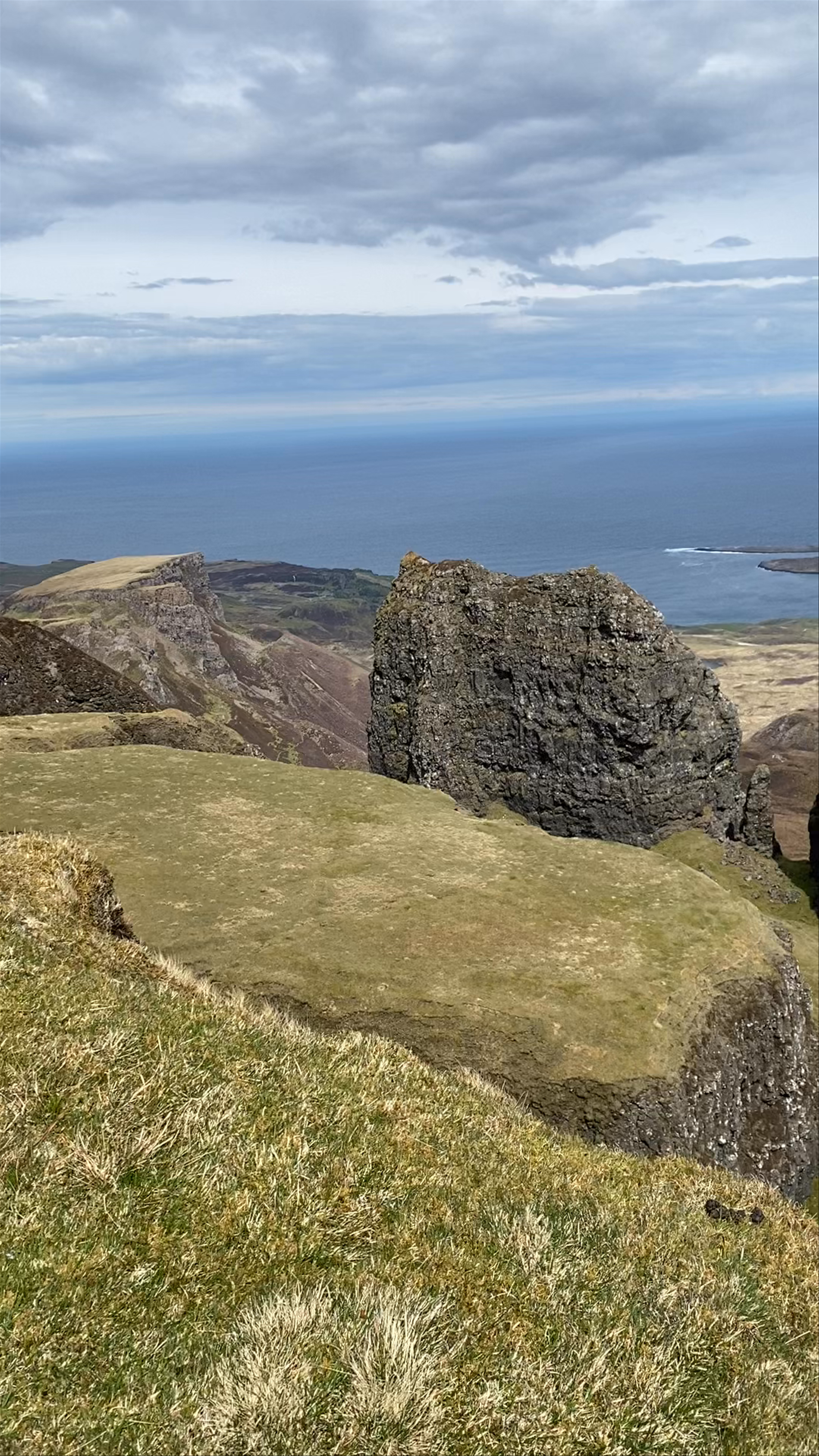 Quiraing: Majestic Cliffs and Coastal Views on the Isle of Skye