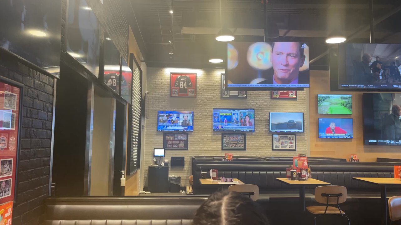 Buffalo Wild Wings - Better customer service. When I asked for a ballgame to be put on, it was one LA STL! It was behind me. Old football, soccer, ect ect! - Chicken Wings Near Me - Oxford, Alabama