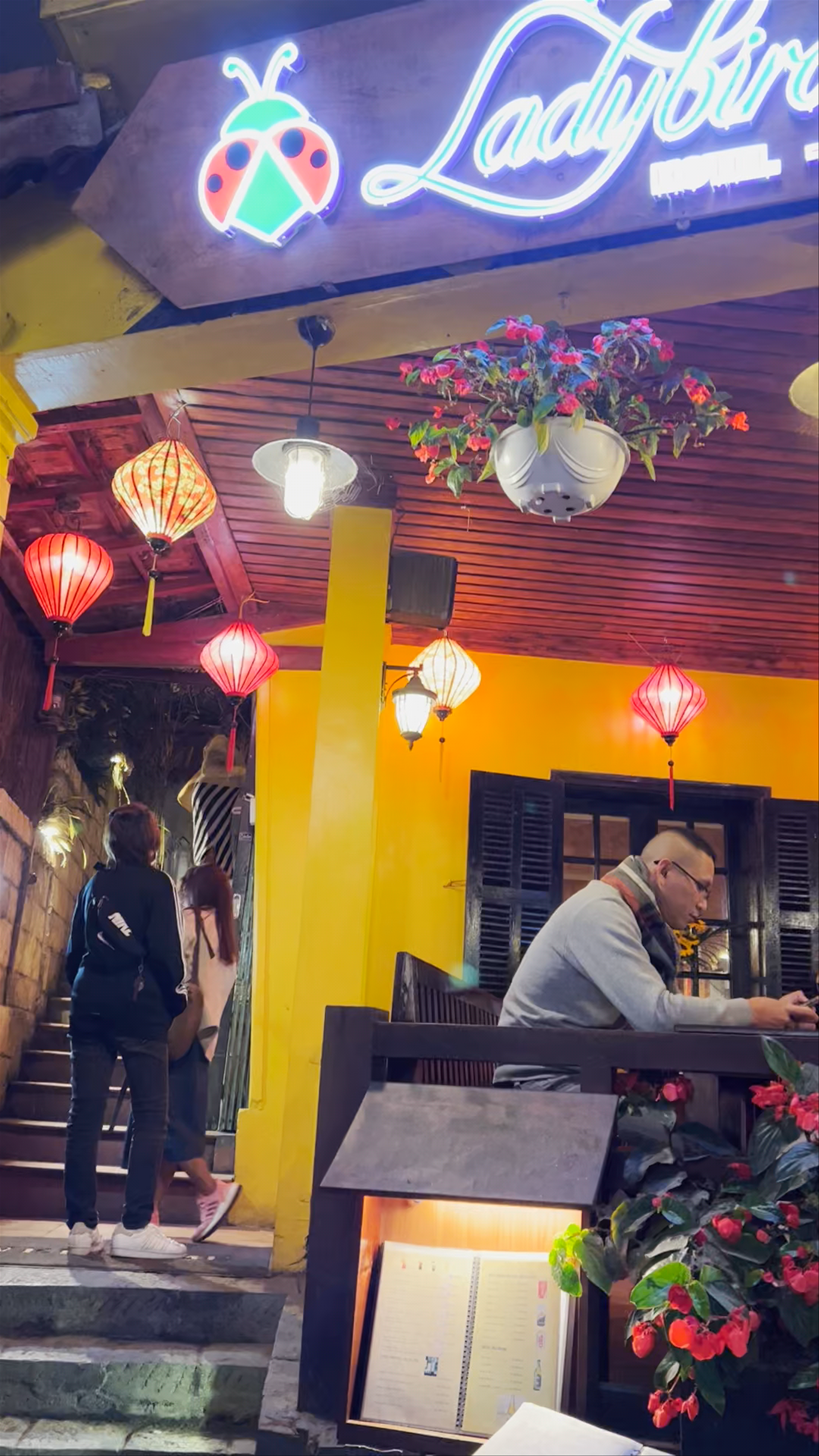 Ladybird Restaurant Hotel Cafe: Cozy Nights in Sapa