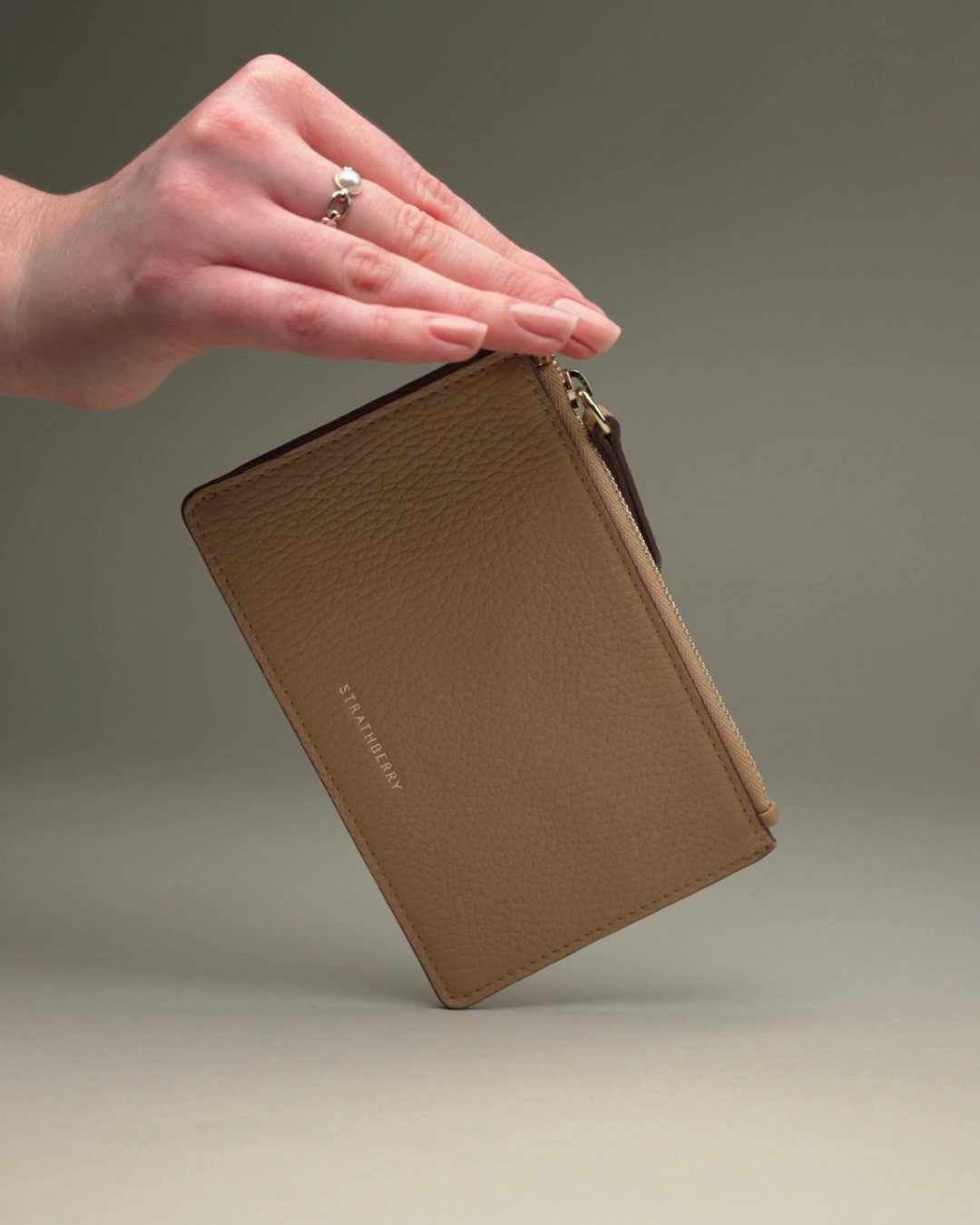 ストラスベリー - Mosaic Nano - Brown | Strathberry 日本 / Japan