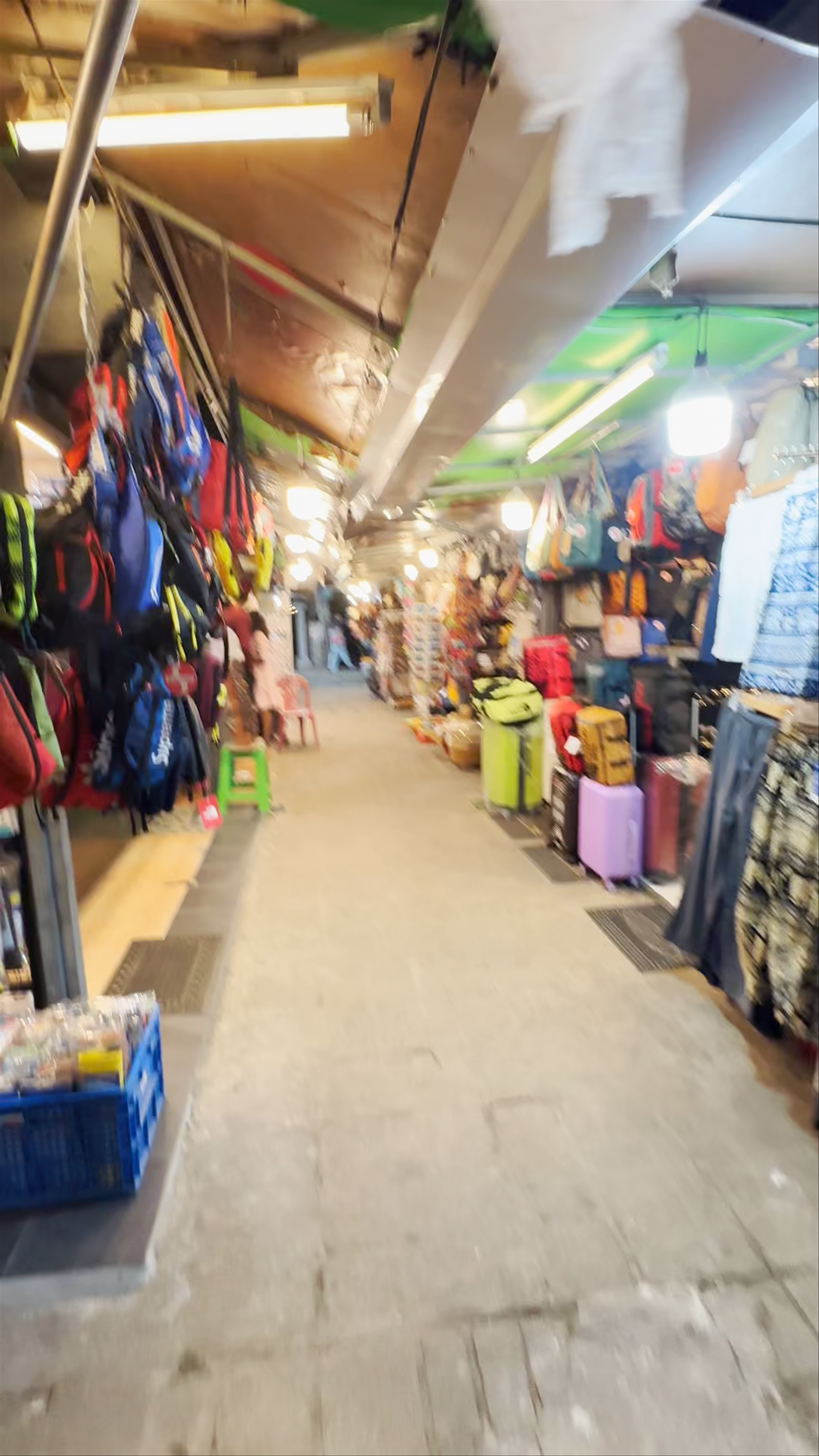 Night Market in Ao Nang, Krabi – Vibrant Nightlife and Local Treasures