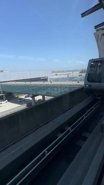 AirTrain - Air train arriving - Trains Near Me - San Francisco, California