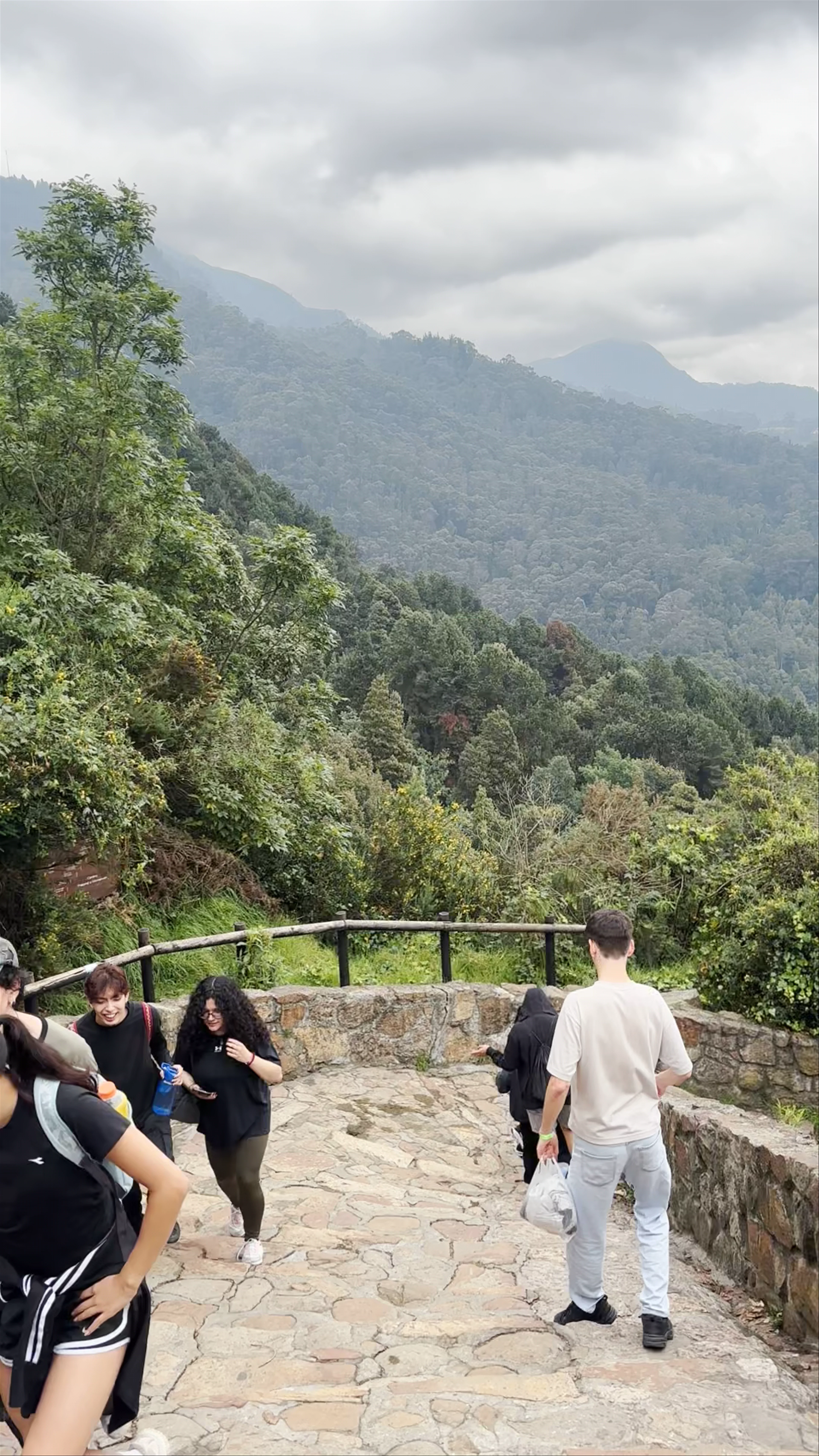 Torniquete Monserrate, Vía Monserrate