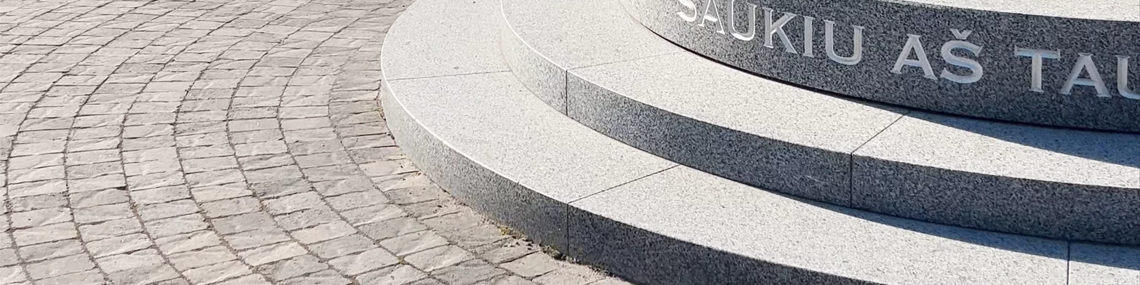 Paminklas Bernardui Brazdžioniui