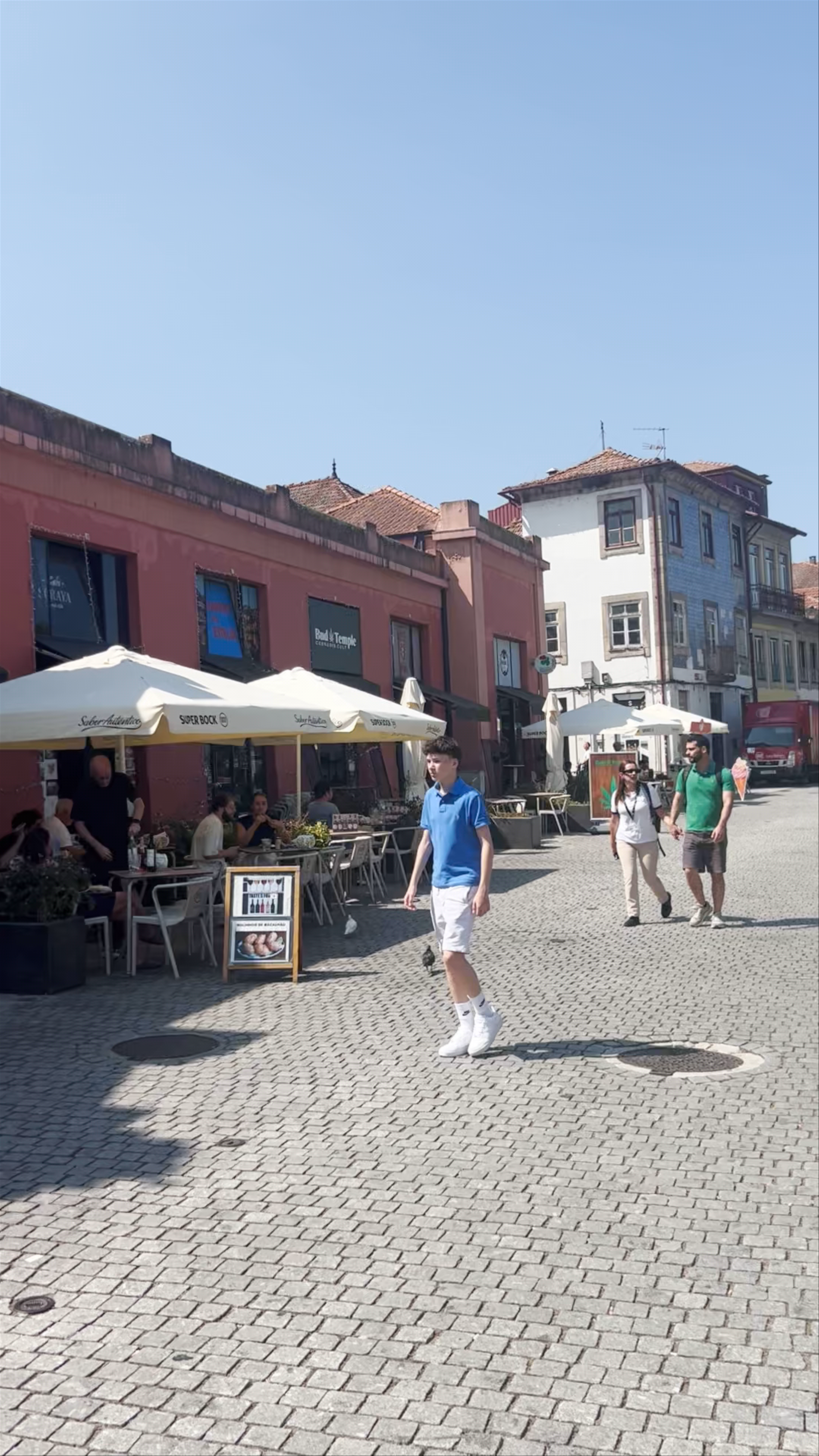 Mercado Municipal de Gaia: Vibrant Local Flavors in Vila Nova de Gaia, Portugal