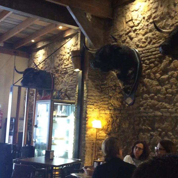 El Baratillo - Having a delicious sangria while waiting for the tapas - Spanish Near Me - Seville, SE