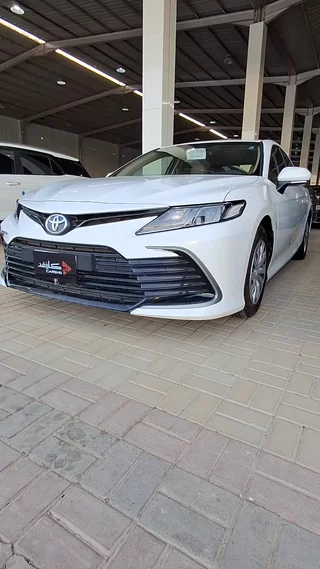 تويوتا كامري LE 2023