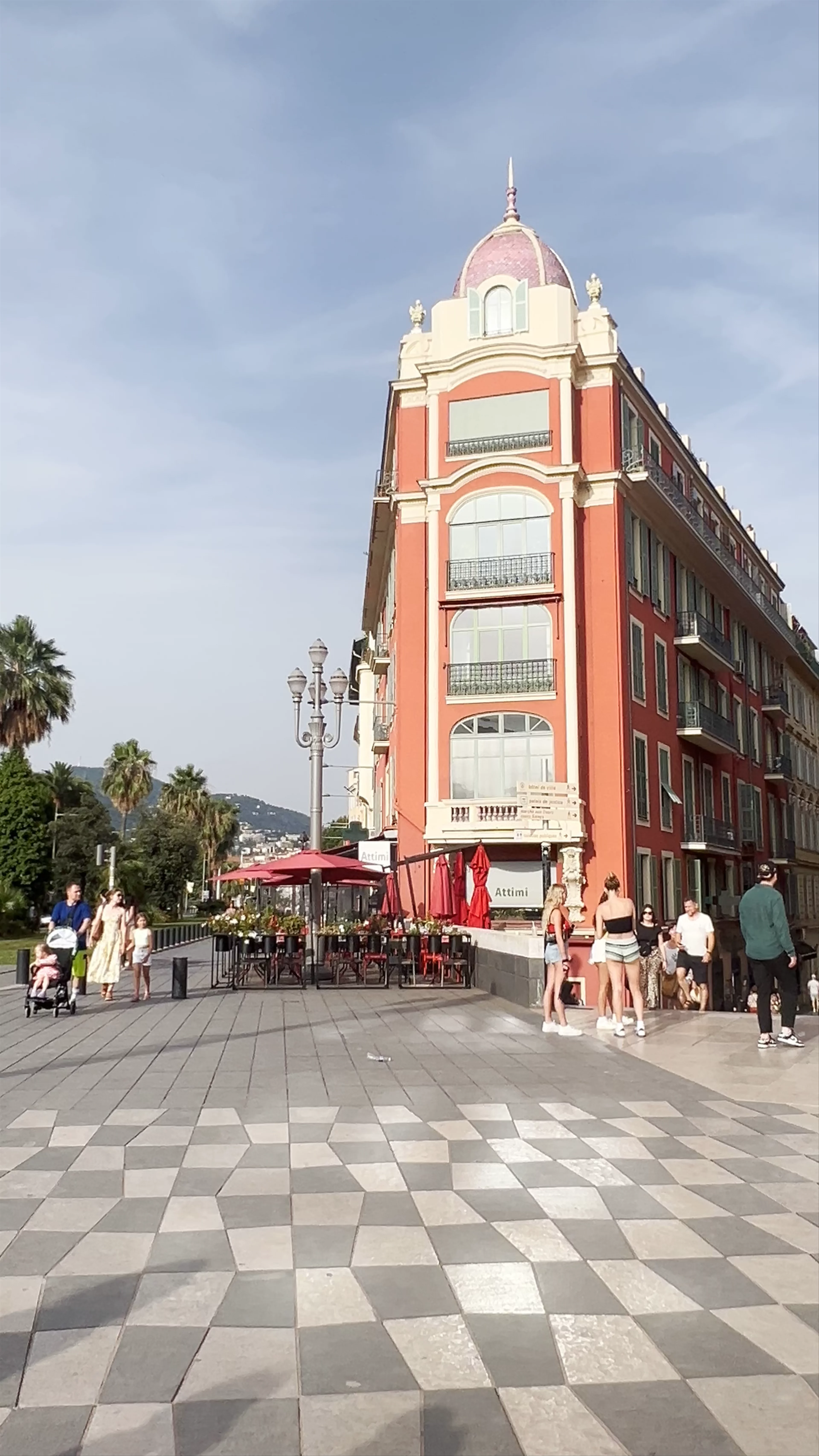 Fontaine du Soleil, Place Massena