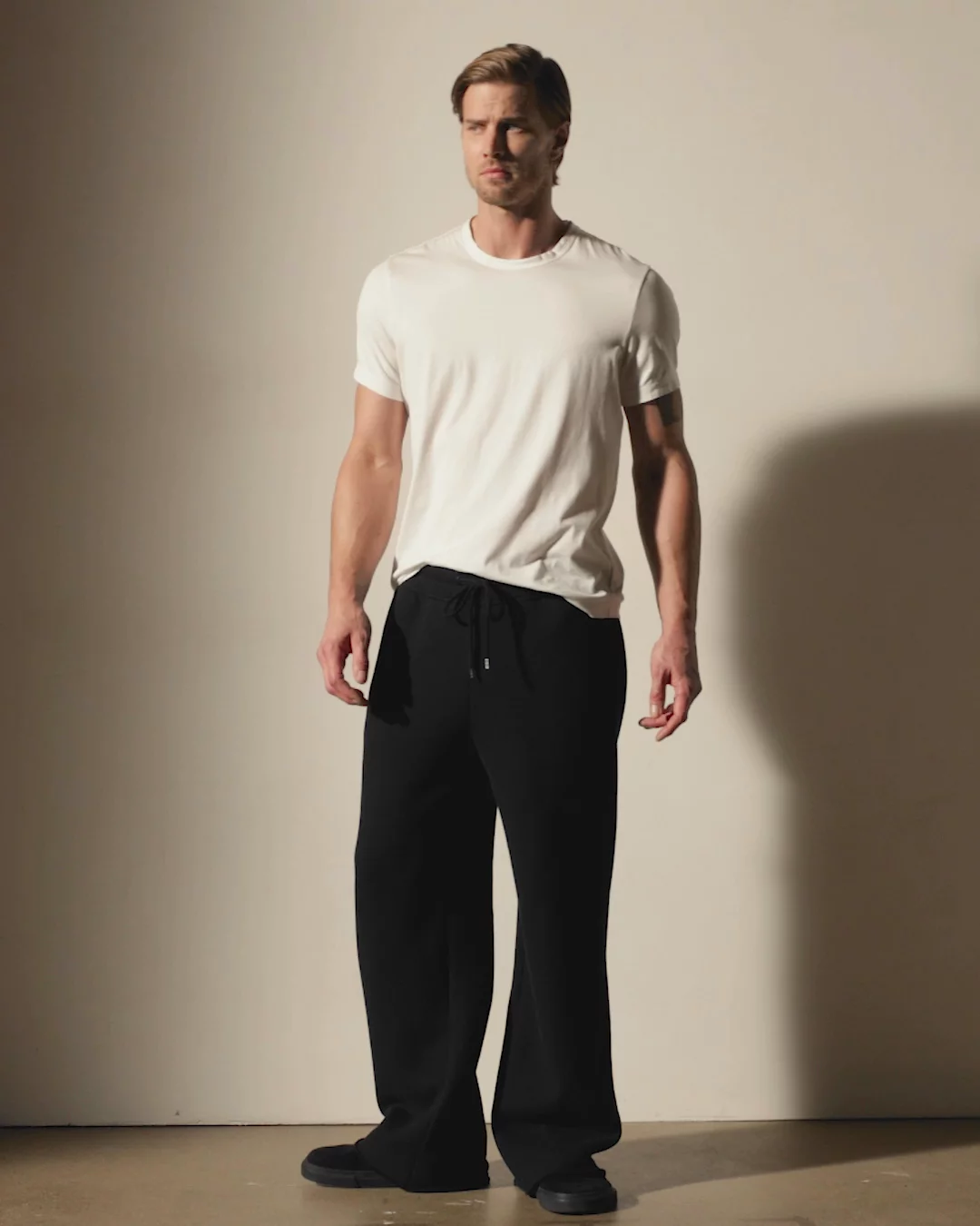 Cozy Straight Sweat Pant - Black | James Perse Los Angeles