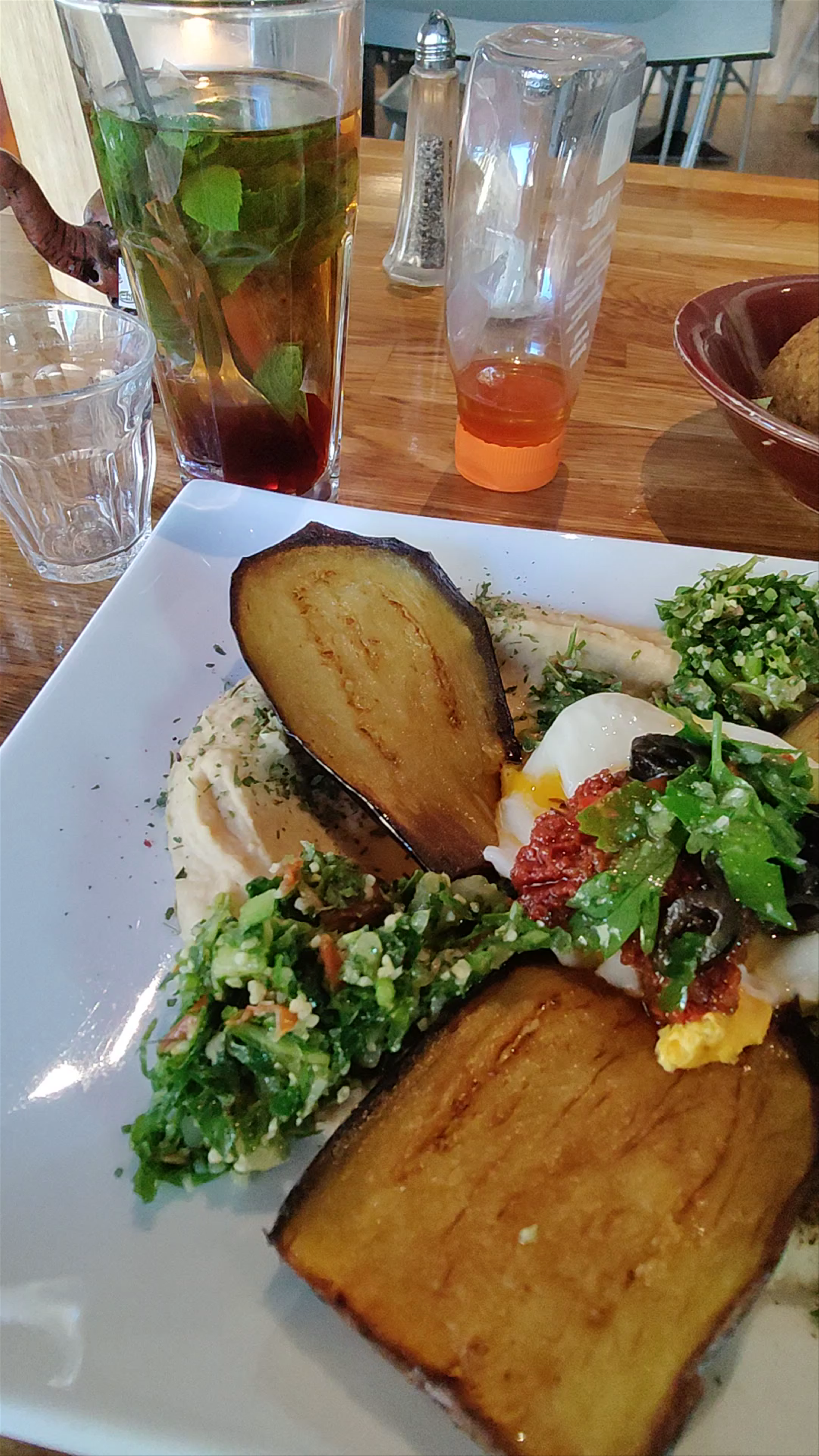Mela Café: Cozy Middle Eastern Flavors in Oslo