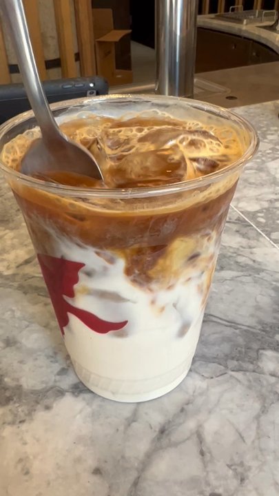 La Colombe Coffee Workshop - Oatmilk decaf latte - Coffee & Tea Near Me - Chicago, Illinois