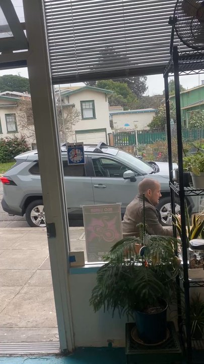 Golden Outside - Video of interior - Coffee & Tea Near Me - Oakland, California
