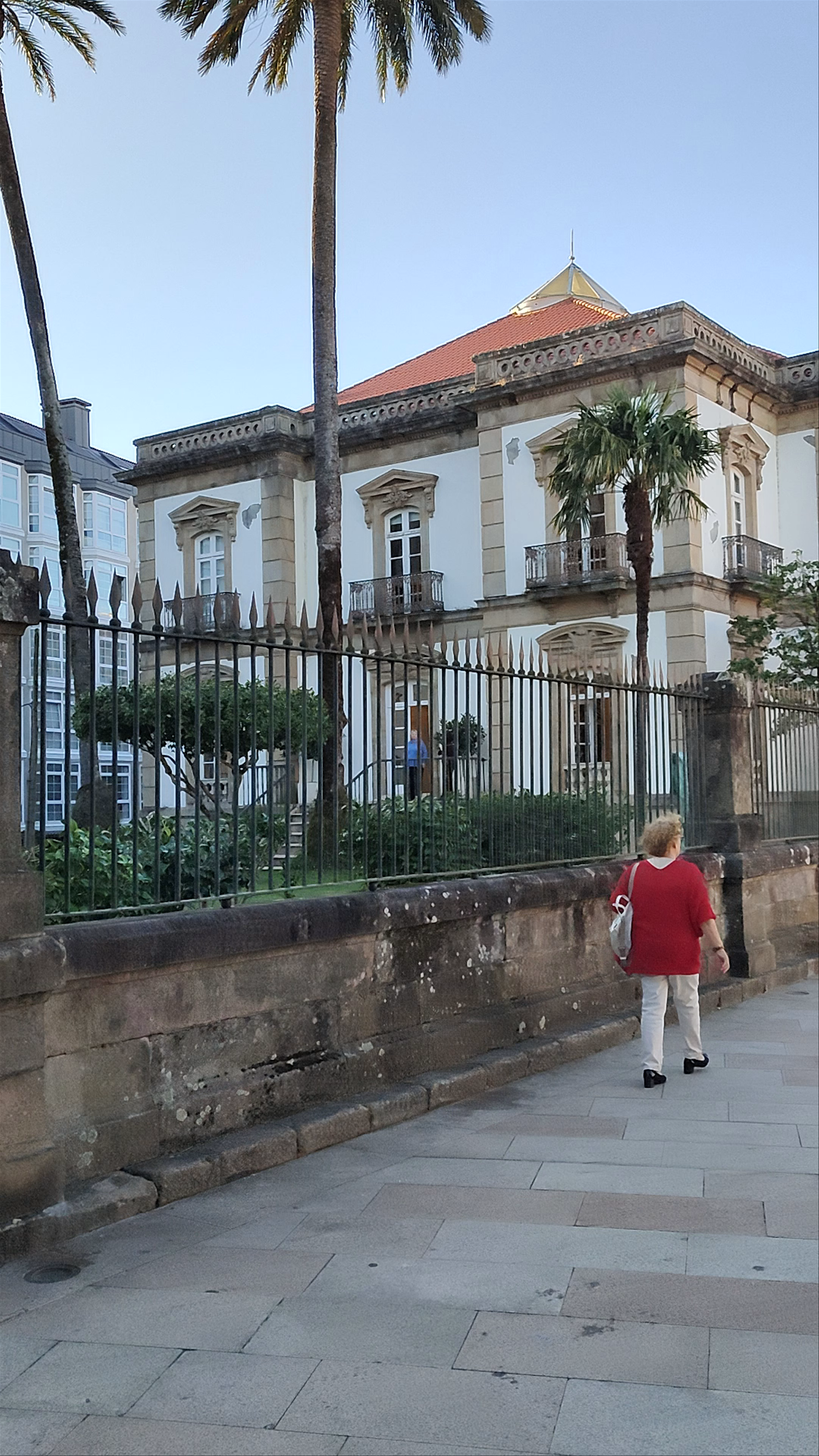 Fonte de Ferro Fundido: Historic Charm in Pontevedra, Spain
