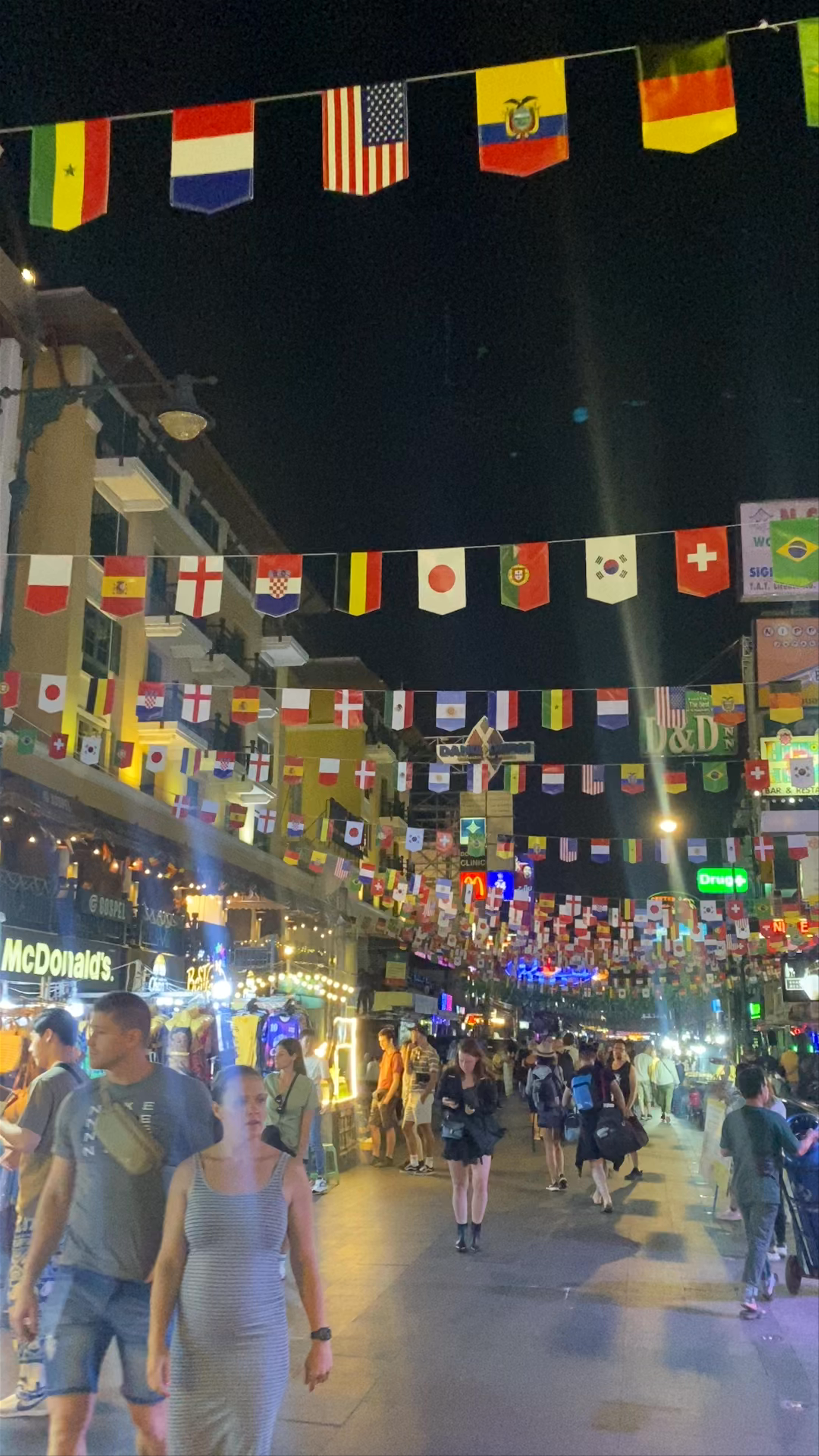 Khaosan Road Nightlife: Bangkok's Vibrant Backpacker Hub