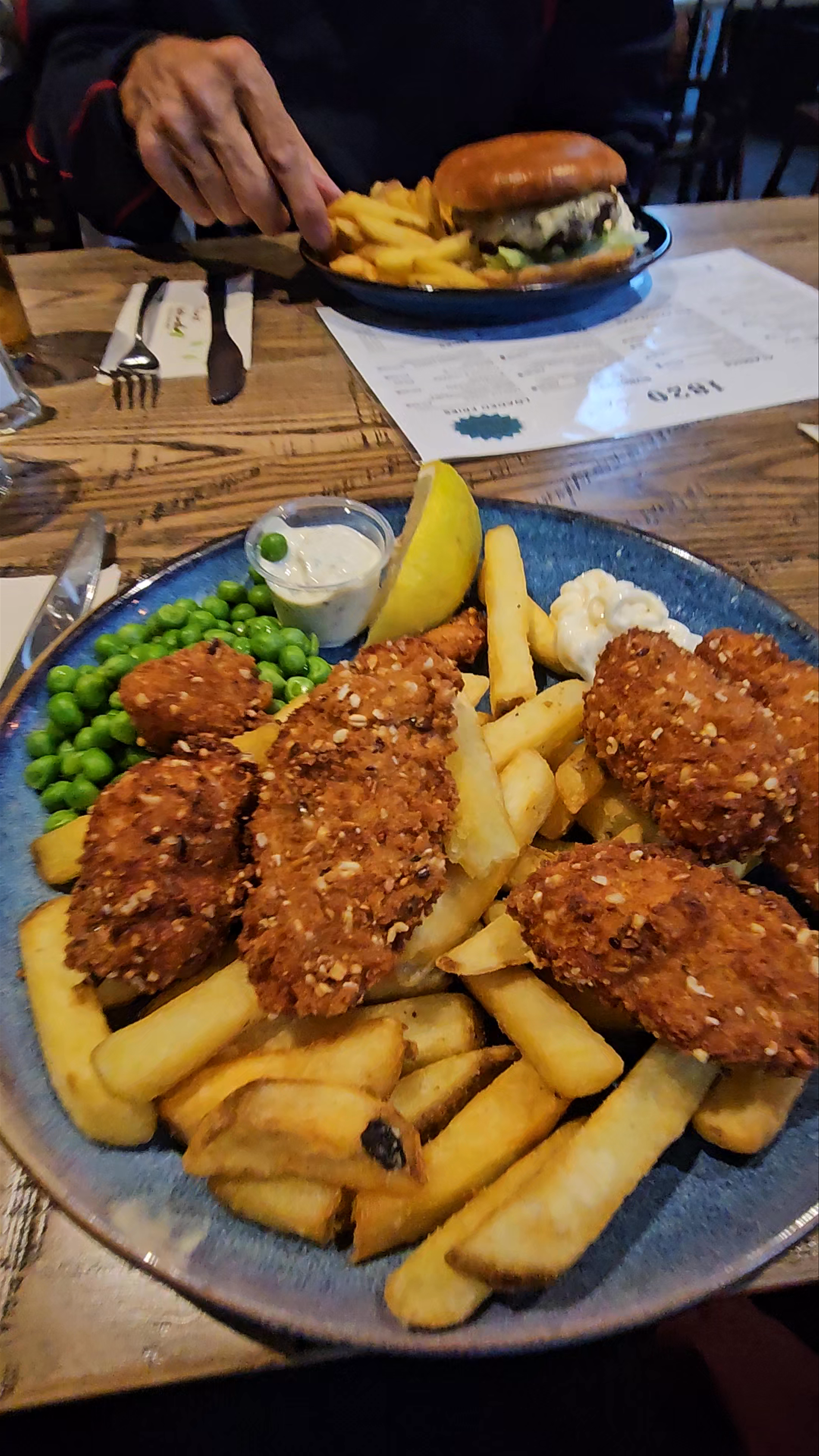 Cozy Pub Dining Experience in Portree, Scotland