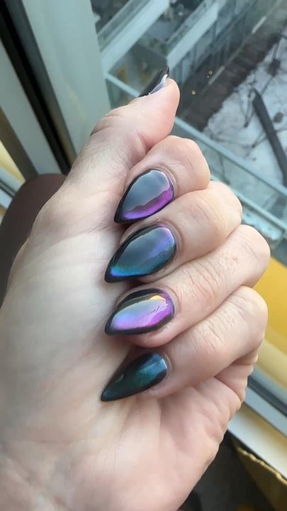 Local Honey - Cat eye looking like the northern lights!! - Nail Salons Near Me - Brooklyn, New York
