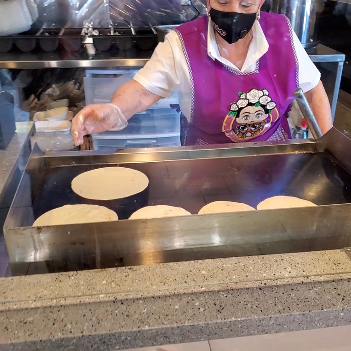 El Antojo - Burien - Nice to watch her. Busy evening around 6 pm on Sunday. They opened until midnight. Thank you for your services. - Mexican Near Me - Burien, Washington