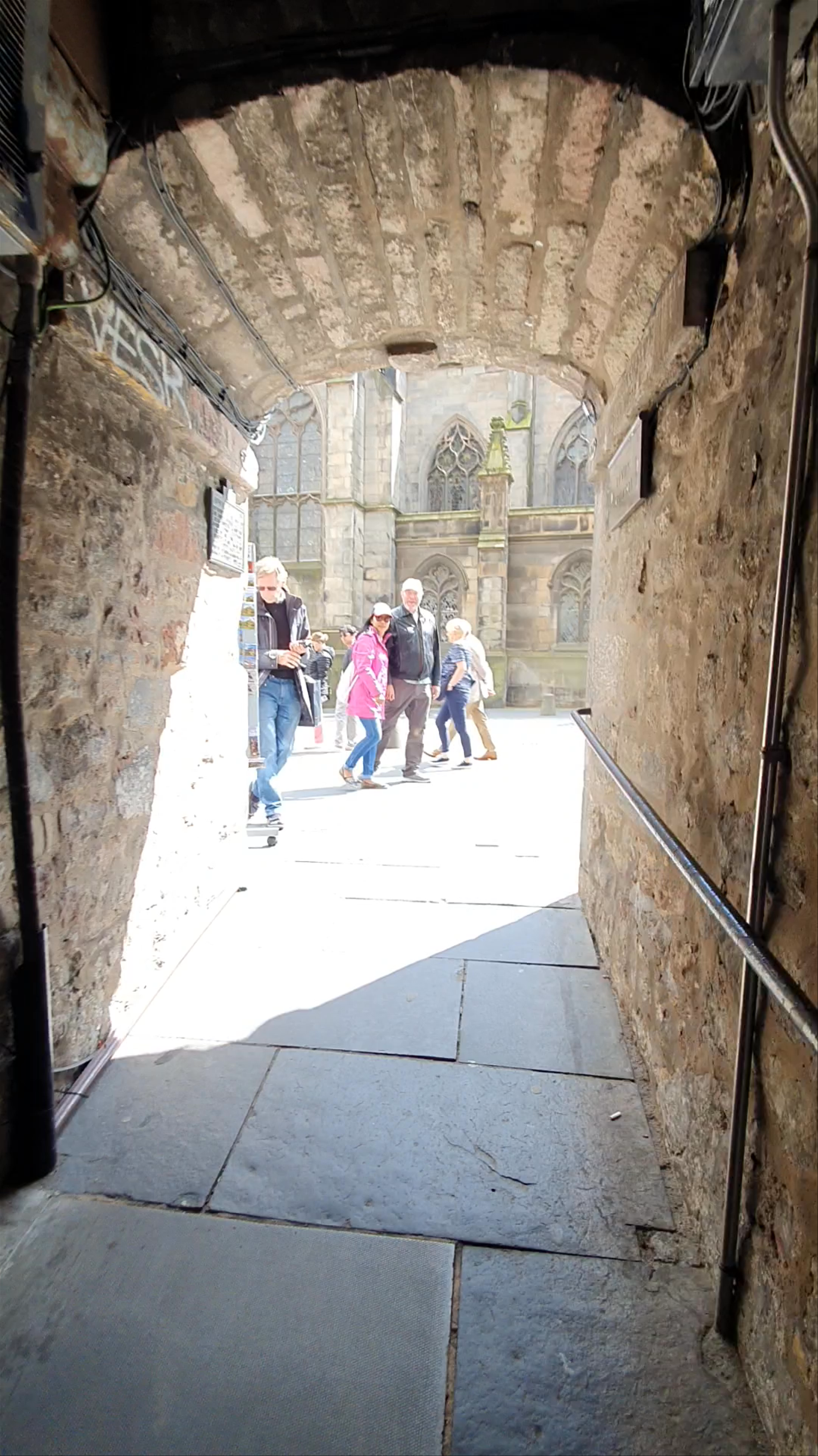 Advocates Close: Step into Edinburgh's Historic Heart
