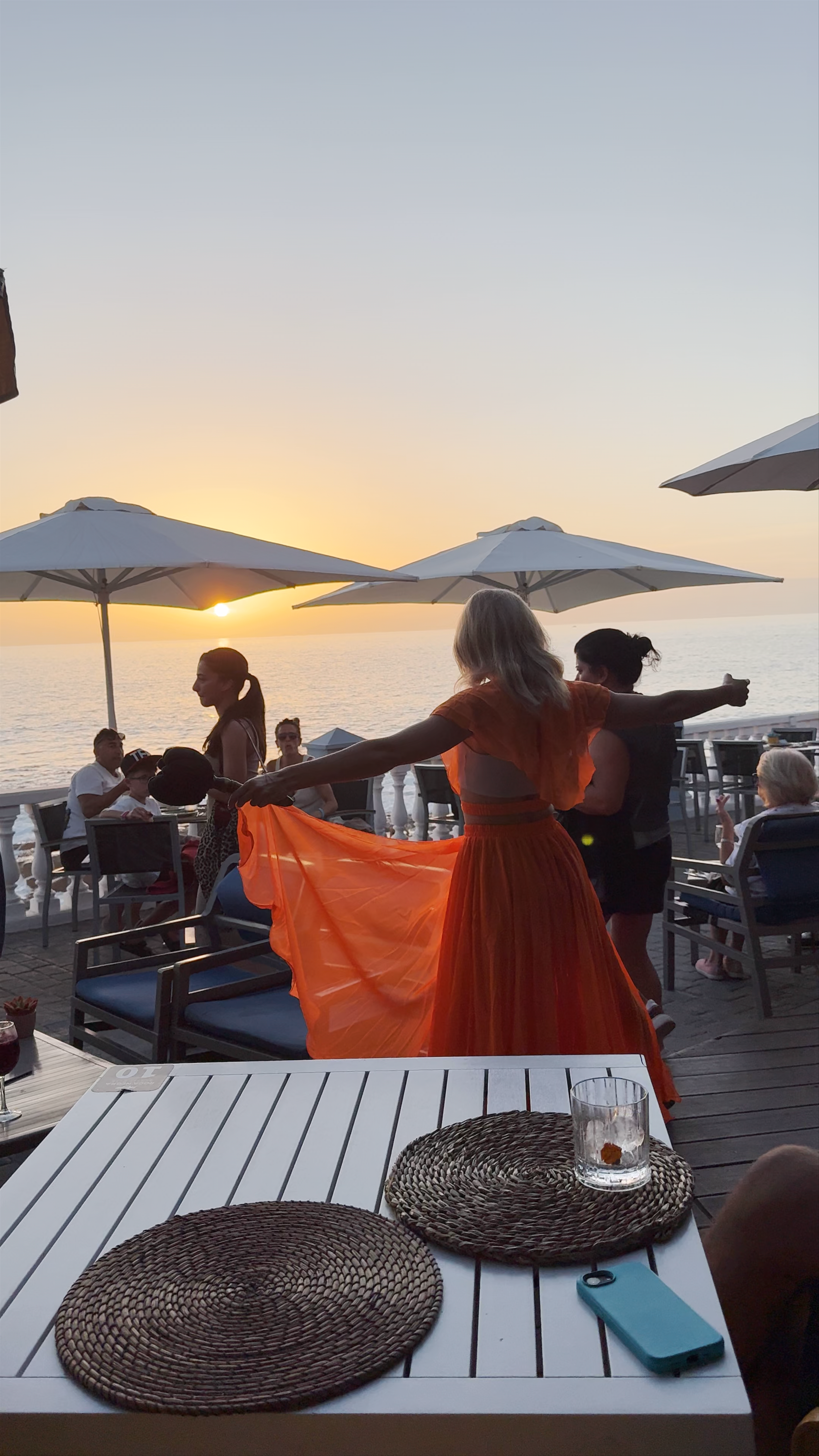 Roca Negra Sunset Club