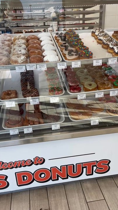 Randy's Donuts - Donuts Near Me - Gilbert, Arizona