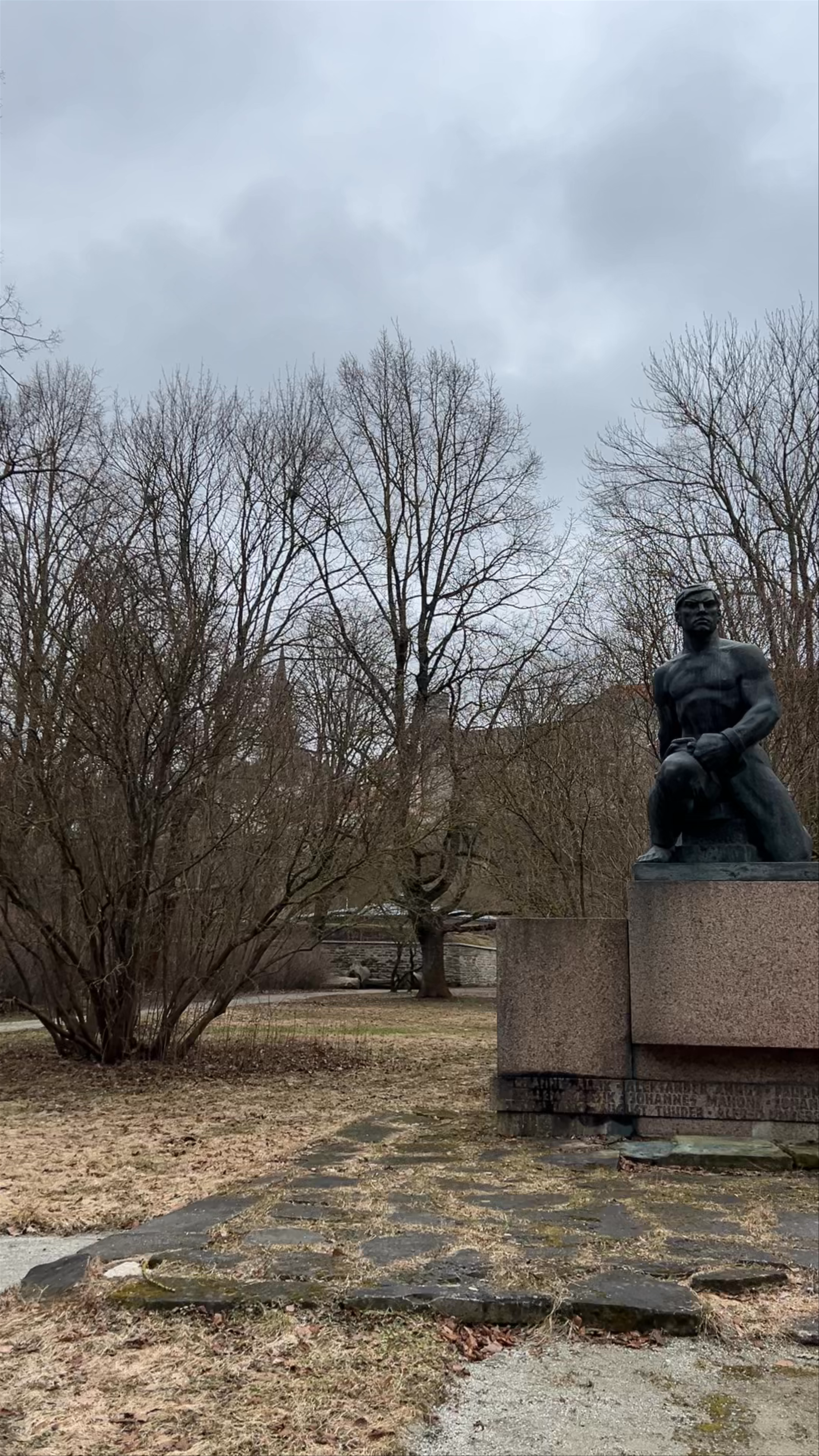Monument Eestimaa ametiühingute I kongressi delegaatidele.
