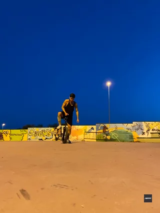 riu submission: Pistol squat on unicycle