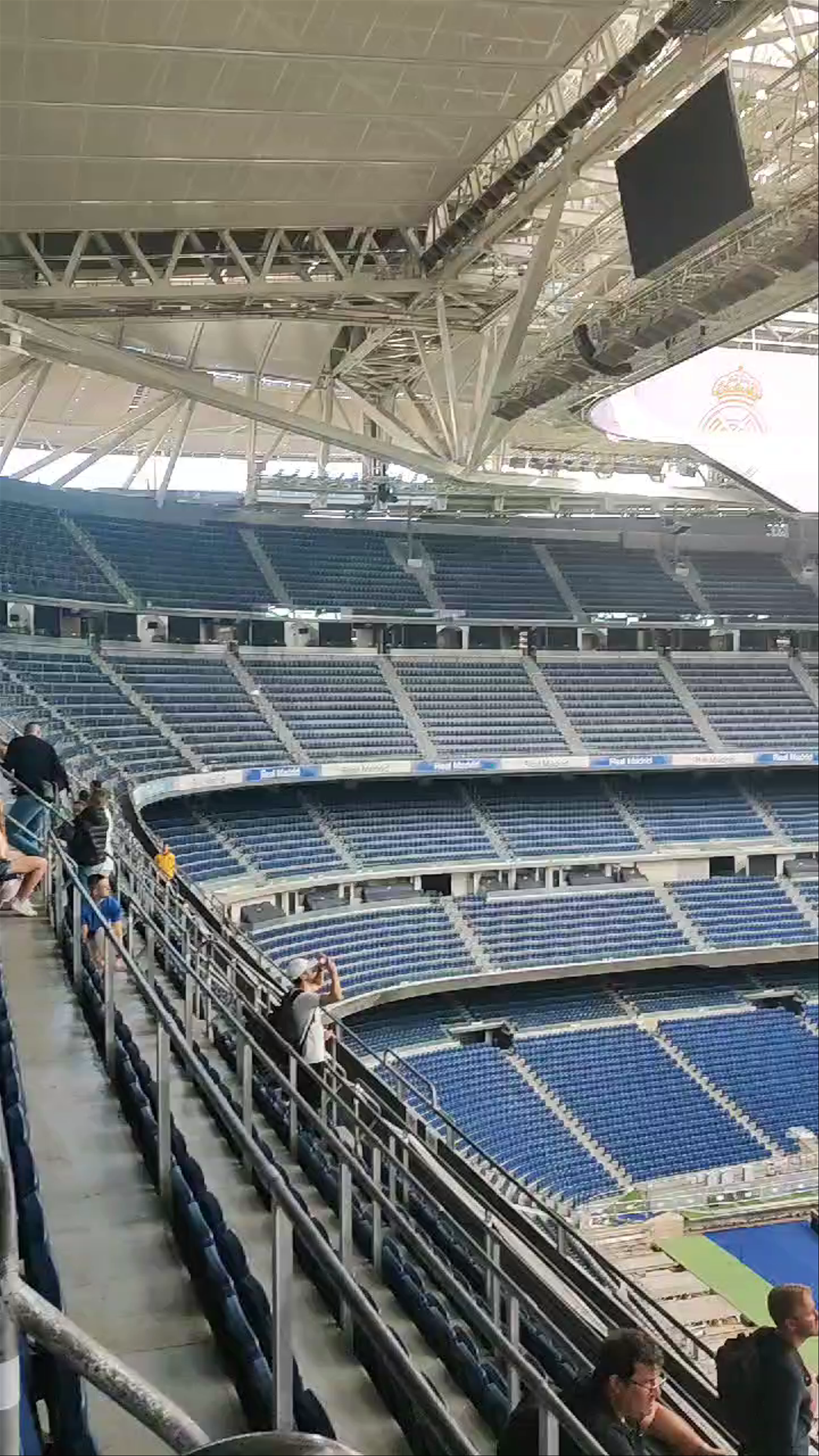Estadio Santiago Bernabéu Tour: Iconic Stadium Experience in Madrid