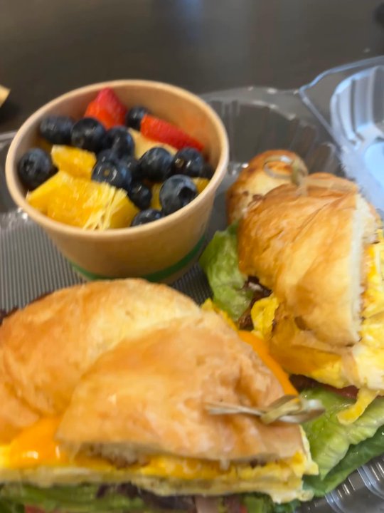 Maxine's Cafe - Breakfast & Brunch Near Me - Los Angeles, California