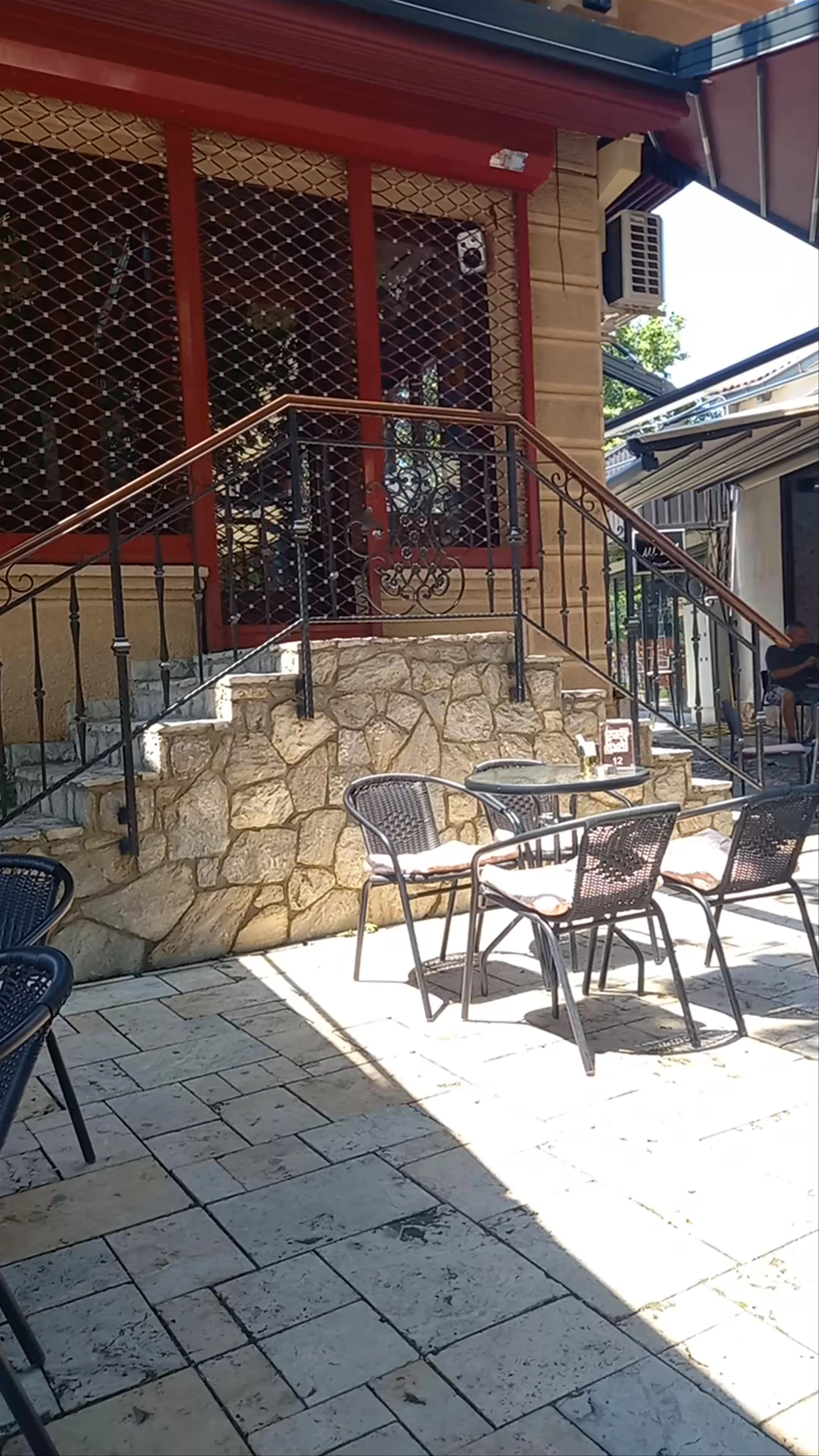 LARES Waffle Caffe