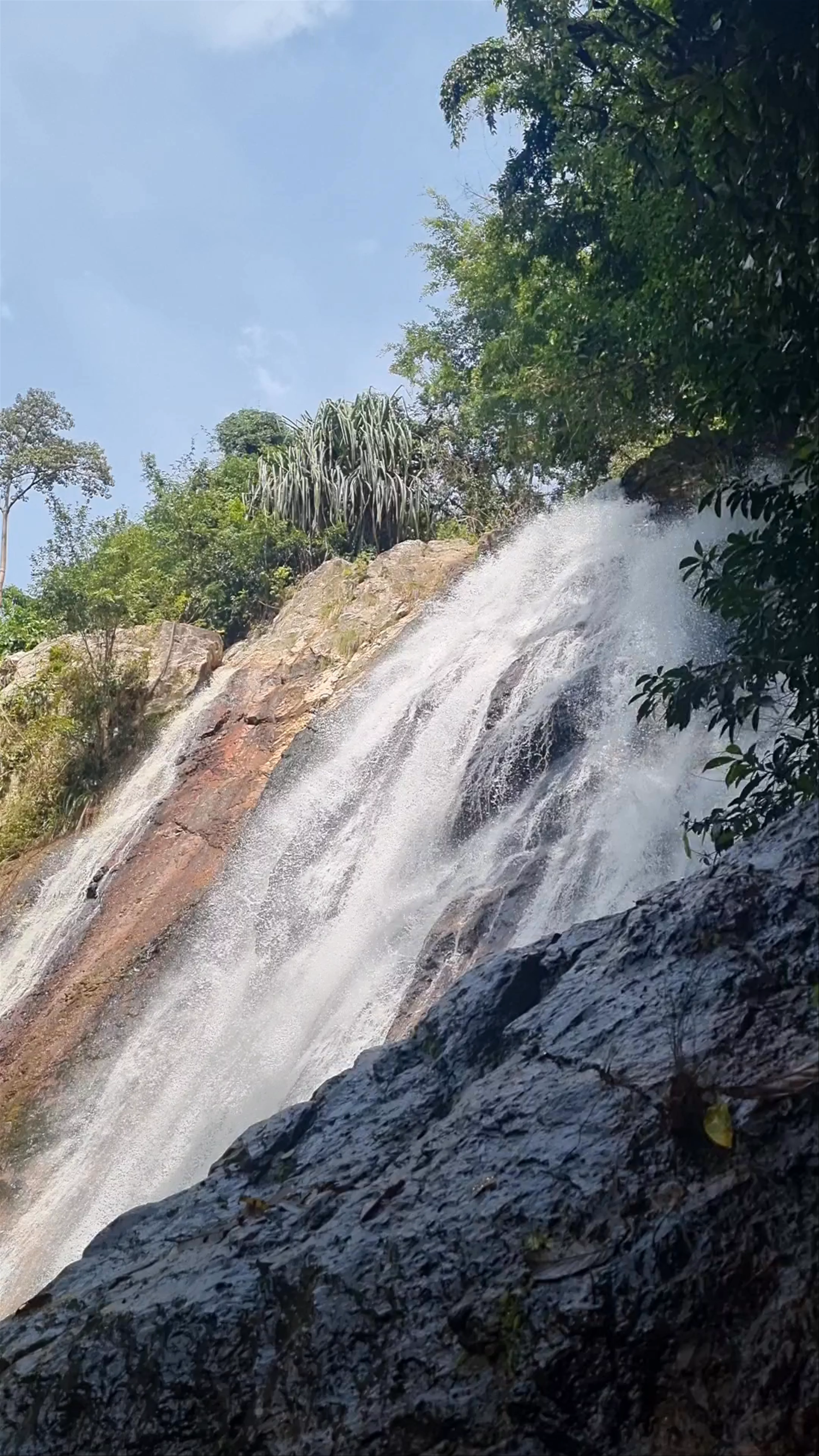 Na Mueang Waterfall