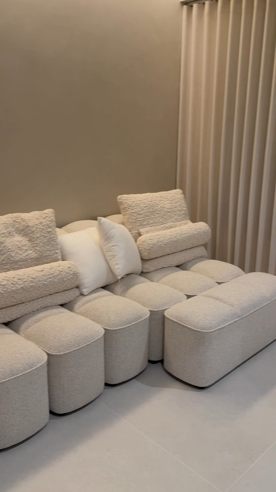 The-sofa-that-makes-guests-never-want-to-leave-🥹