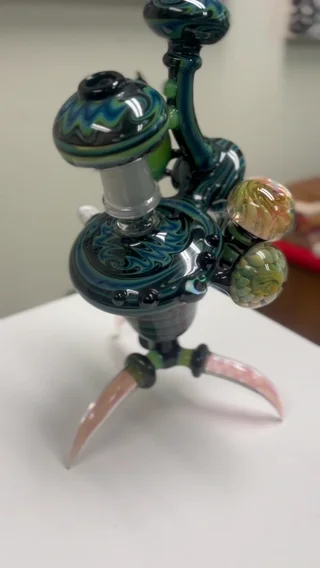 Preview pic of Big Z Glass 2013 Tripod Series #15 w/ Matching Cap – Artist Verified
