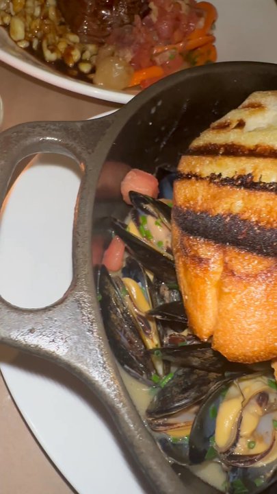 Market Bistro - MB Mussels. organic chicken. Braised Short Rib - New American Near Me - Jericho, New York