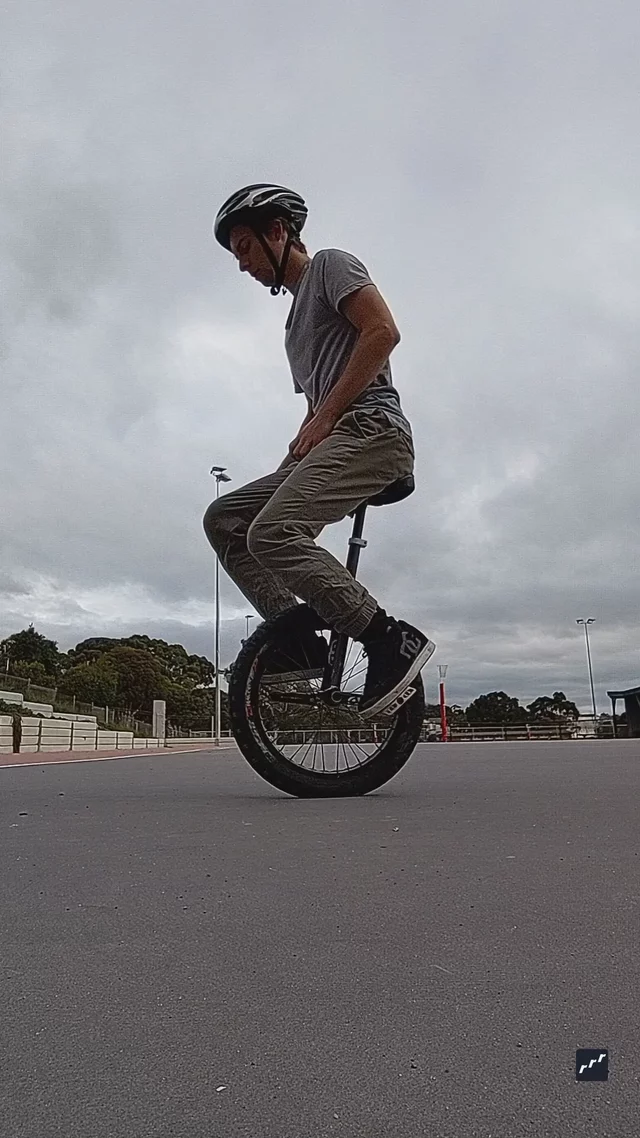 riu submission: Leg around - go down to wheel - 270 side up